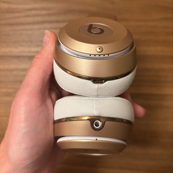 Beats Solo 3 Wireless Headphones, Gold/White - Picture 6 of 7